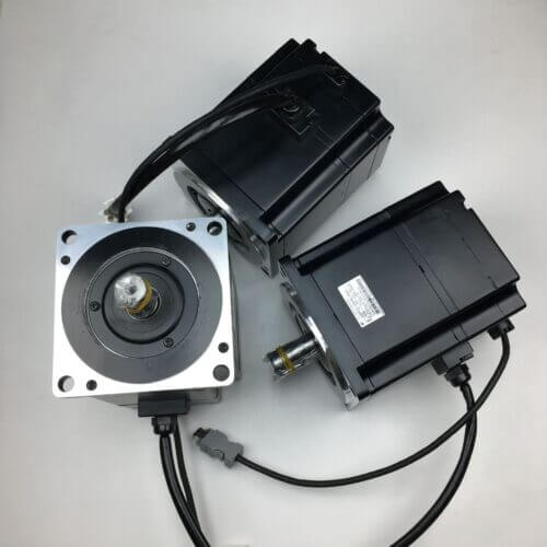 3 Yaskawa ac servo motors with lines 3 Yaskawa ac servo motors with lines