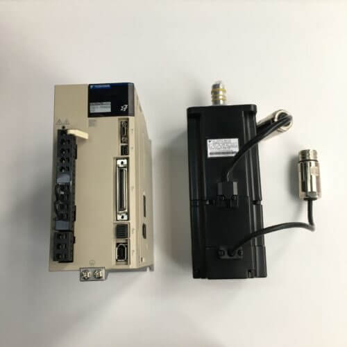 Un servomotor Yasakwa y un controlador Yaskawa Un servomotor Yasakwa y un controlador Yaskawa